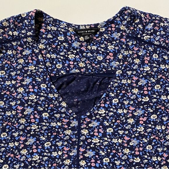 Lucky Brand Blue Ditsy Floral Short Sleeve Ruffled Hem Cotton Top Women's Size S - Picture 2 of 13